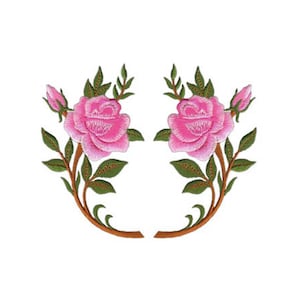 Könnte beinhalten: Zwei gestickte rosa Rosen mit grünen Blättern und braunen Stielen. Die Rosen sind einander zugewandt und symmetrisch angeordnet.