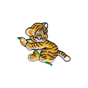 Könnte beinhalten: Ein gestickter Bügelaufkleber mit einem niedlichen orangefarbenen und schwarzen Tigerjungen, das an einer grünen Rebe klettert.