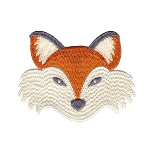 Könnte beinhalten: Gestickter Fuchsschwanz-Patch mit orangefarbenem Fell, weißem Maul und grauen Ohren und Nase.