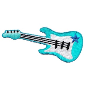 Puede incluir: Un parche bordado de una guitarra eléctrica azul y blanca con una estrella azul en el cuerpo.