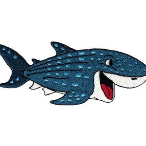 Könnte beinhalten: Ein blauer und weißer Cartoon-Walhai mit einem großen Lächeln und weißen Flecken. Der Hai schwimmt nach rechts.