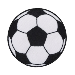 Könnte beinhalten: Ein gestickter Fussball-Patch in Schwarz und Weiß.