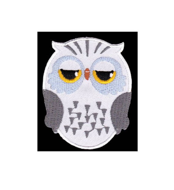 Ao41 Eule Uhu Vogel Weiß Tier Aufnäher Bügelbild Applikation Patch Flicken Größe 5,5 x 6,8 cm