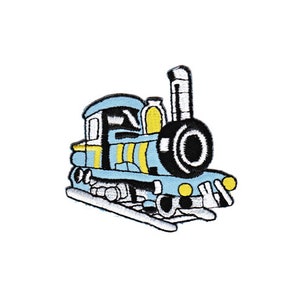 Könnte beinhalten: Eine blaue und gelbe Cartoon-Lokomotive mit schwarzen Rädern und einem schwarzen Schornstein. Der Zug befindet sich auf einem Gleis mit weißem Hintergrund.