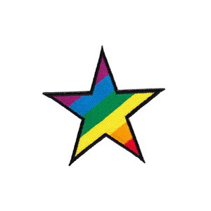 Puede incluir: Estrella de color arcoíris con contorno negro. La estrella está llena de los colores del arcoíris, comenzando por el morado y terminando por el rojo.