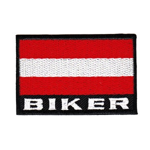 Op de afbeelding: Geborduurde patch met het Oostenrijkse vlagontwerp met rode en witte strepen. Het woord "BIKER" is geborduurd in witte blokletters op een zwarte achtergrond. De patch heeft een zwarte rand.