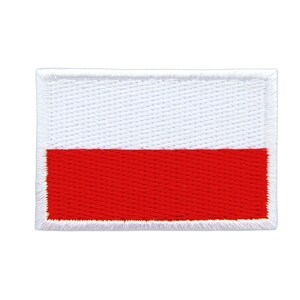 Op de afbeelding: Een witte en rode geborduurde patch met een witte achtergrond en een rode streep. De patch heeft een witte rand.