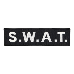 Könnte beinhalten: Schwarzer Stoff-Patch mit weiß gesticktem Text "S.W.A.T."