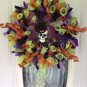 Witch's Skull Halloween mesh wreath image 1