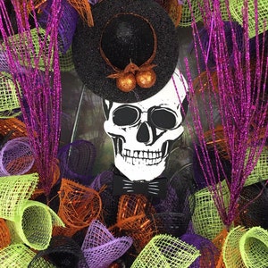 Witch's Skull Halloween mesh wreath image 2