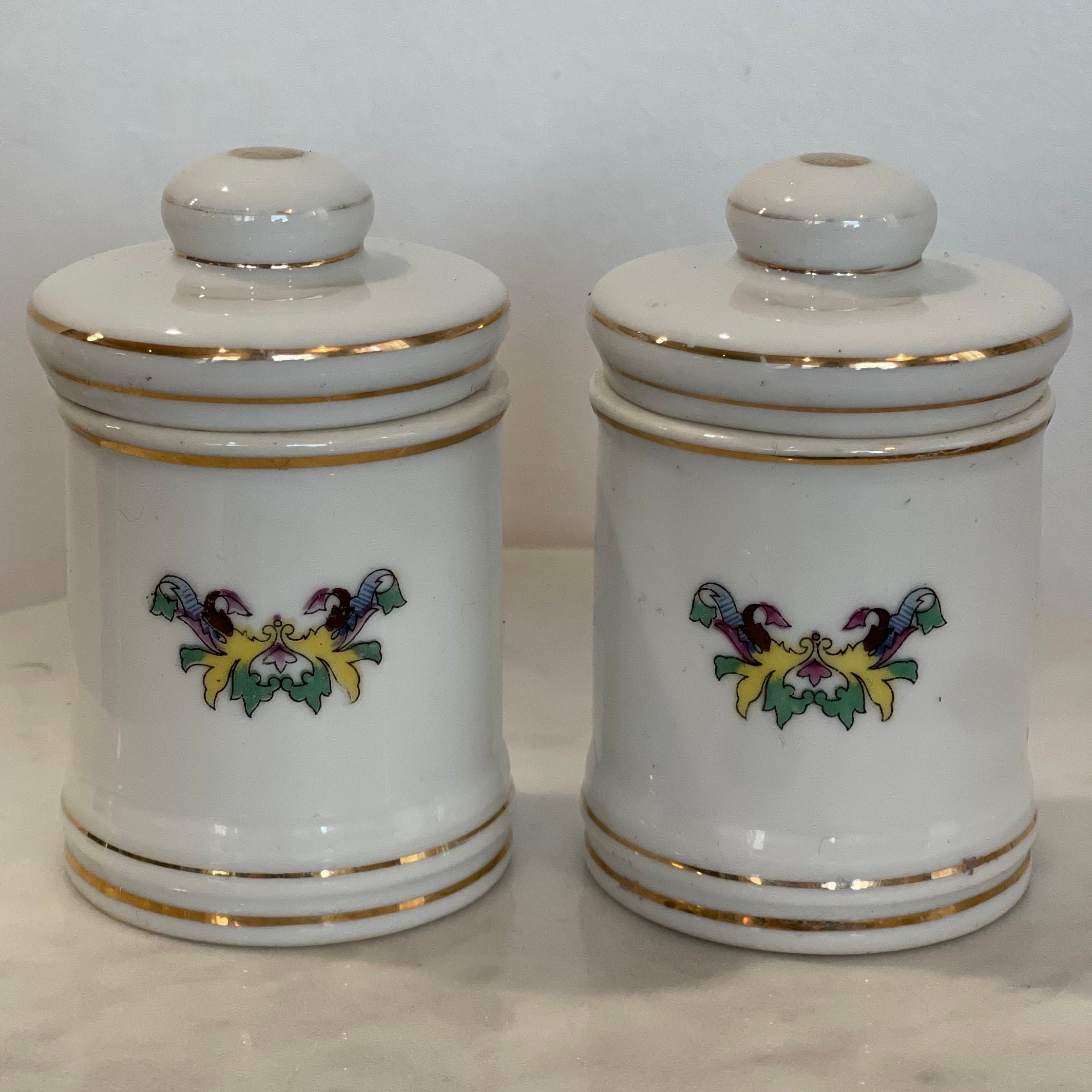 Vintage Porcelain Apothecary Jars Gauze Aspirin Gold Accent Pulvis Jars With Lids Made in Japan