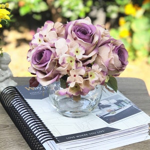 Enova Home Hydrangea and Rose Flowers Arrangement in Glass Vase with Faux Water, Artificial Flower in Vase, Faux Floral Stems Centerpiece Purple