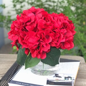 Best seller Enova Home Artificial Silk Hydrangea Flower Arrangement in Clear Vase with Faux Water, faux flower hydrangeas Centerpiece Red