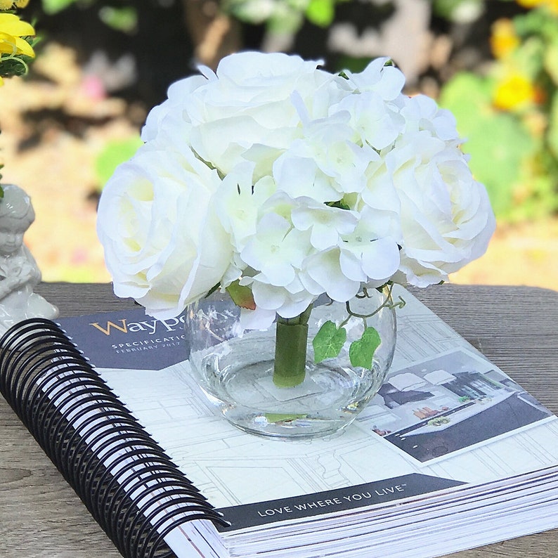 Enova Home Hydrangea and Rose Flowers Arrangement in Glass Vase with Faux Water, Artificial Flower in Vase, Faux Floral Stems Centerpiece Cream