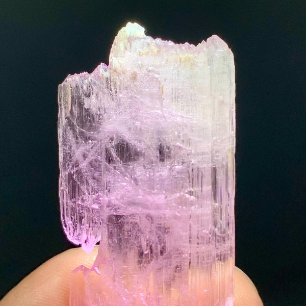 Rosa Kunzit Kristall: Fluoreszierende Bergform, Afghanistan Mineral