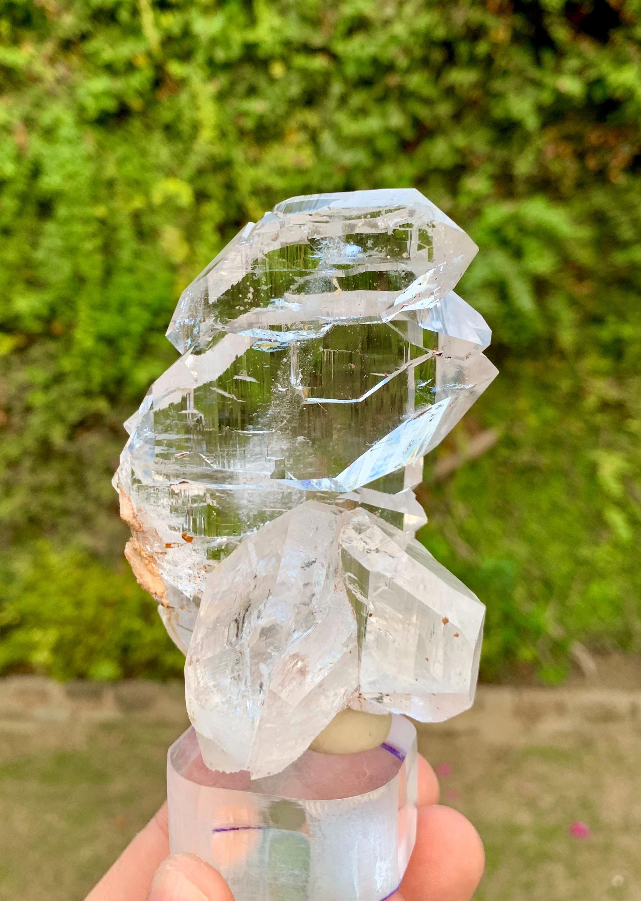 置物 Gwindel Mineral Specimen: Quartz (variety smoky and gwindel) - Fabre Minerals