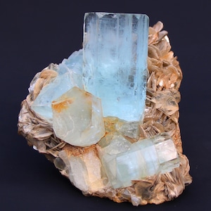 パキスタン、スカルドゥのシガール鉱山産の天然スカイブルー