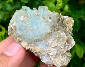 パキスタン産、長石にスモーキークォーツをあしらったスカイブルー