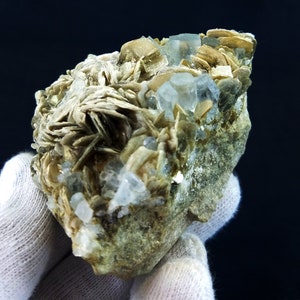 Himmelsblå akvamarin med muskovit, pakistanskt mineralprov (53x69x54mm) bild 8
