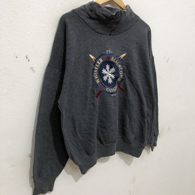 Rare! Canadian Artist Whistler Blackcomb Canada half Zip Sweatshirt Big Logo Spell Out Gray Sweater Size Medium