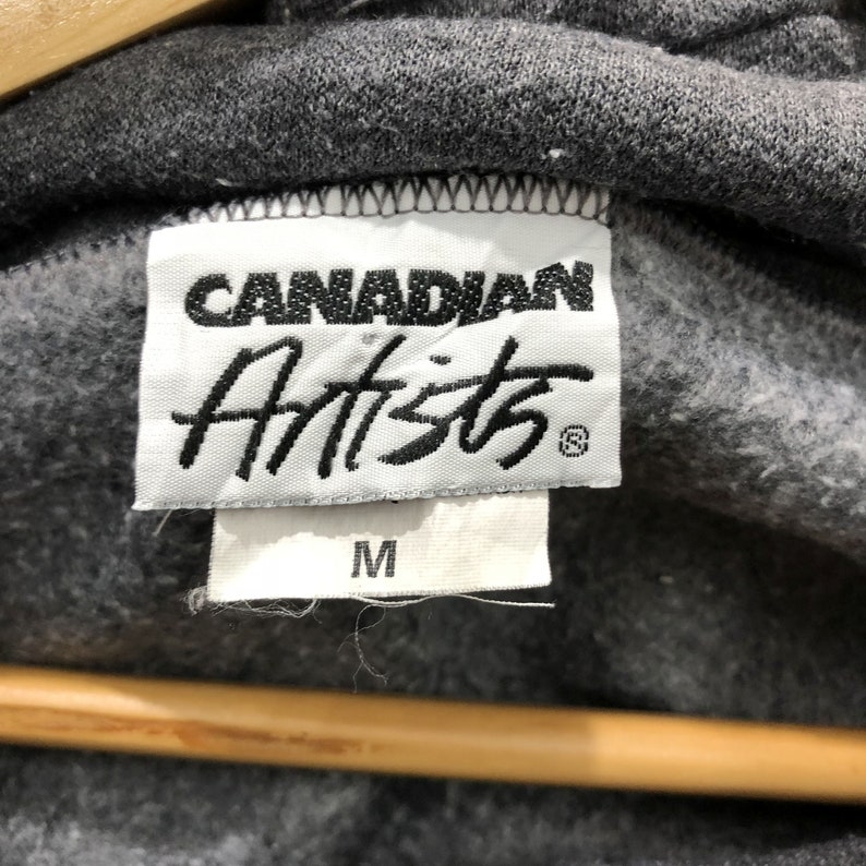 Rare! Canadian Artist Whistler Blackcomb Canada half Zip Sweatshirt Big Logo Spell Out Gray Sweater Size Medium