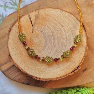 Collier feuille de cristal d&#39;automne en perles d&#39;agate brune, péridot d&#39;automne, grenat rouge foncé, perles de verre brunes, plaqué argent, argent sterling