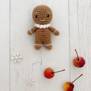 Tutoriel PDF en Français/English petit bonhomme pain d'épices au crochet et friandises, patron, explications modèle au crochet image 5