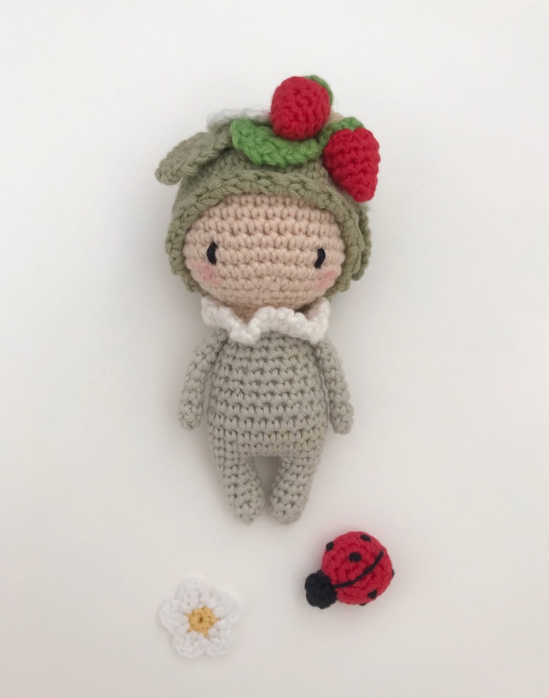 Tutoriel PDF en Français/English/Español/Deutsch/Português 5 petites poupées fleurs au crochet, patron, explications modèle au crochet image 5