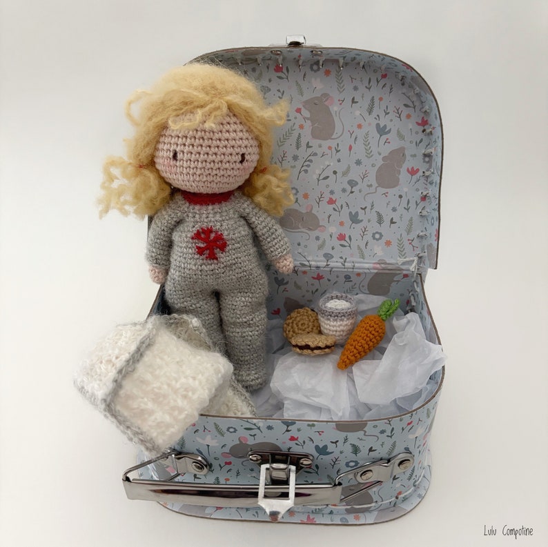 PDF tutorial in French/English/Español/Português, crochet Christmas doll, crochet pattern explanations to download image 7