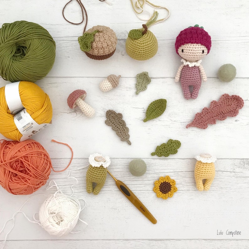 Lot de 4 Tutoriels PDF Français/English pour crocheter 20 petites poupées de saisons, patron, explications modèle au crochet image 8