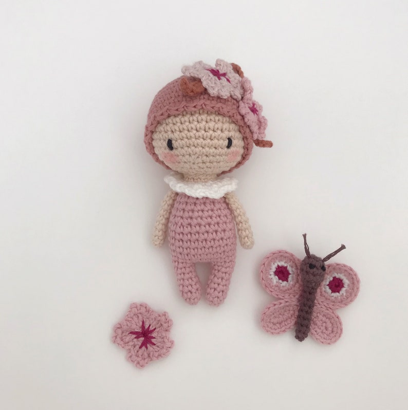 Tutoriel PDF en Français/English/Español/Deutsch/Português 5 petites poupées fleurs au crochet, patron, explications modèle au crochet image 8
