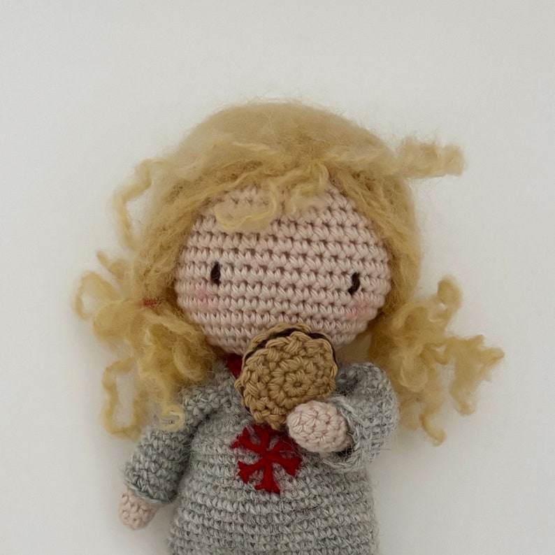 PDF tutorial in French/English/Español/Português, crochet Christmas doll, crochet pattern explanations to download image 5