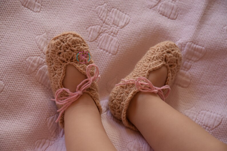 Crochet Baby Shoes Pattern, sizes newborn to 18months image 6