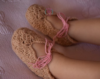Crochet Baby Shoes Pattern, sizes newborn to 18months