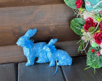 Ensemble de Pâques avec lapins bleus, lapins en tissu style ferme, ensemble de Pâques printanier pour décoration de Pâques à plusieurs niveaux, panier de Pâques, décoration de table de Pâques