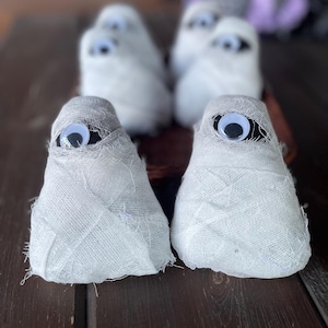 Fabric mummy heads Set of2 mummies Halloween fireplace decor Mummy head bowl filler Mummy farmhouse decor Fall tiered tray Decor coffee shop