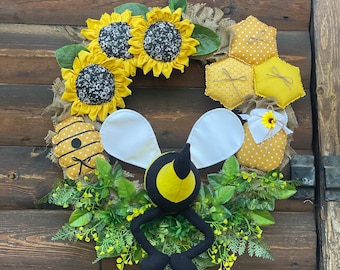 Bee butt wreath Sunflower wreath Summer wreath Sunflower door decor Bee decor Bee butt and sunflower wreath Honey bee Yellow wreath