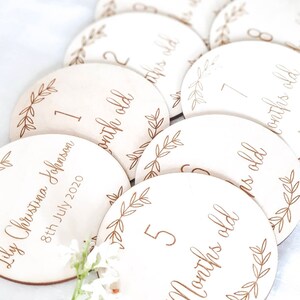 Disques d’étape personnalisés en bois pour bébé, cadeau de baby shower, cadeau de nouveau-né, disques d’étape, décor de pépinière, cadeau de bébé, sac cadeau inclus
