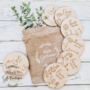 Disques en bois pour bébé, cadeau de baby shower, cadeau nouveau-né, disques floraux pour étape importante, décoration de chambre d'enfant, cadeau pour bébé, pochette cadeau incluse
