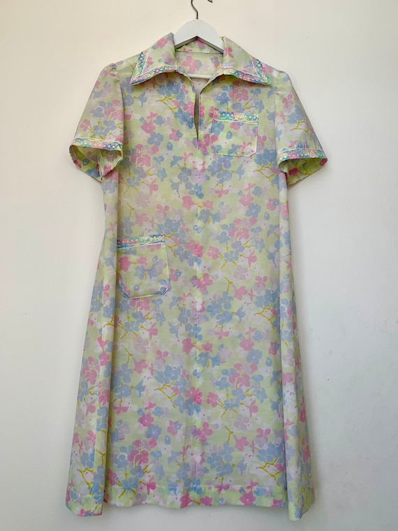 Vintage house dress / pretty pastels / floral / s… - image 2