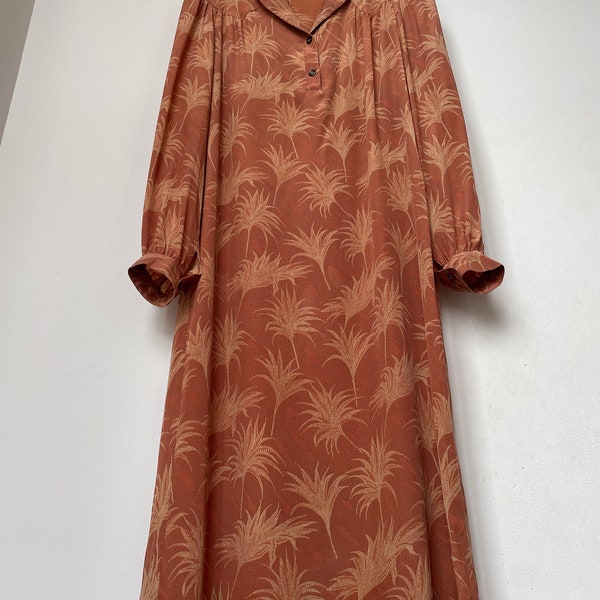 Vintage 1970s silk mix dress / 20s style / leaf design