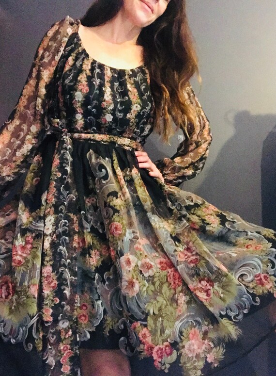 Vintage floaty balloon sleeve dress