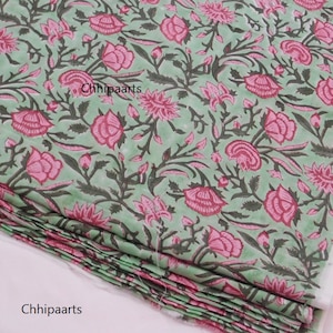 Tissu 100 % pur coton imprimé à la main floral indien vert basilic, fleurs roses, tissu de 5 yards, vêtements pour femme, sacs pour rideaux et oreillers