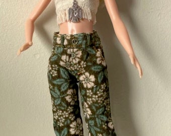 Doll BELL BOTTOMS cords. Floral cords. Features topstitching, bronze button, side pockets, mock fly. Black boots included. 29cm fashion doll