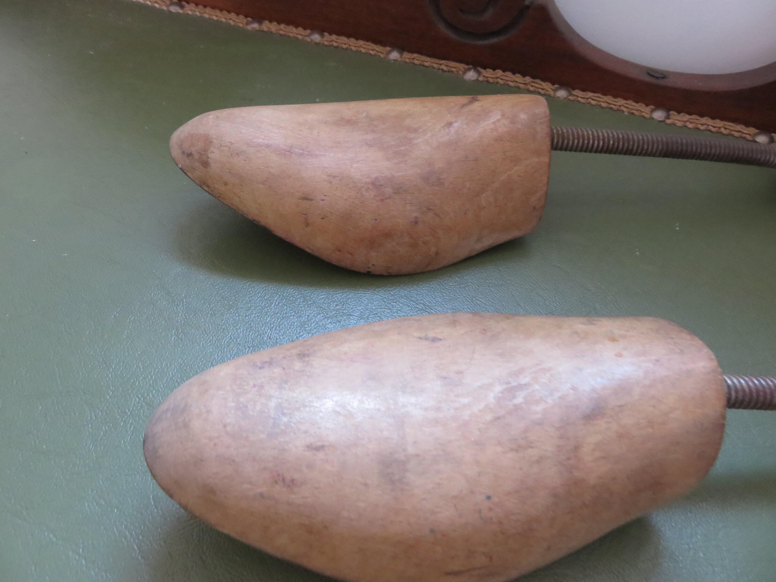 Un par de árboles de zapatos de madera de la década de 1950 | Etsy