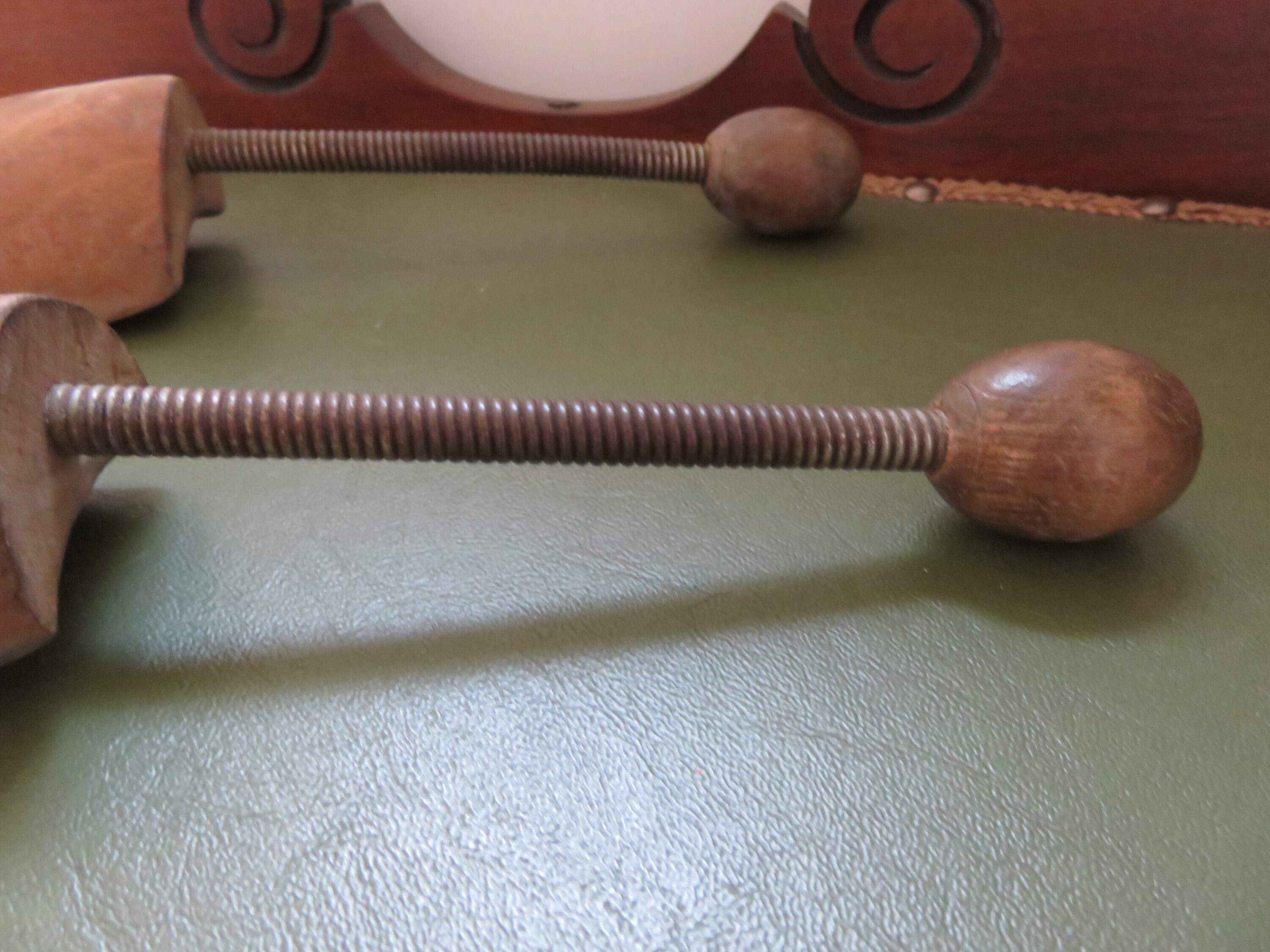 Un par de árboles de zapatos de madera de la década de 1950 | Etsy