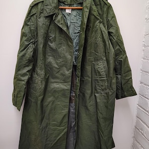 ジャケット・アウター 1970's \"Czech Military\" rubber rain coat Vintage Military Trench Rain Coat, 1970s - Etsy