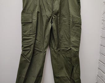 Vintage Military Issued Vietnam Era Men's OD Green Cotton Utility Trousers-LS