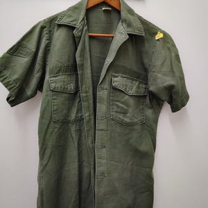 Vintage Military Issued Vietnam Era OD Green Men&#39;s Short Sleeve OG-107 Sateen Utility Shirt-15.5x31