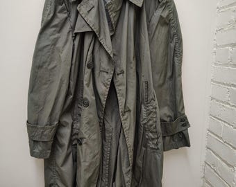 Vintage Issued Vietnam Era Men's Army Green Raincoat-42S